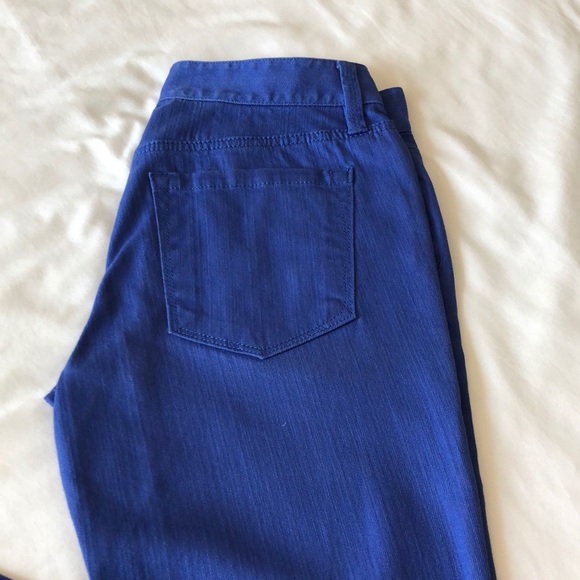 Lighter blue jeans - Picture 2 of 3